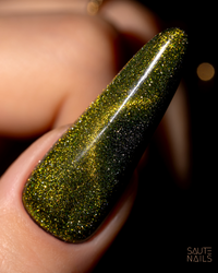 Sauté Nails E04 Cat Eye Effect UV Gel Polish 8ml - official shade swatch or nail colour image 2 of 3